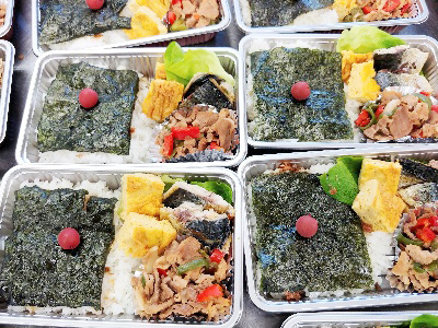 毎月実施されている子ども食堂のお弁当「まんまる弁当」