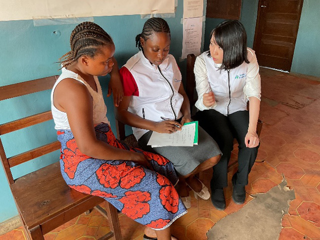 10代シングルマザー復学支援で事務所にてモニタリングを受ける受益者