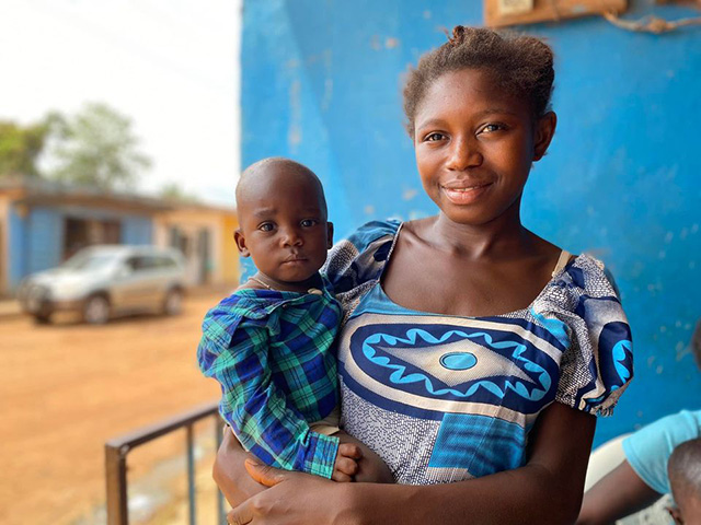 電子マネー送金支援を受けて復学した10代シングルマザー